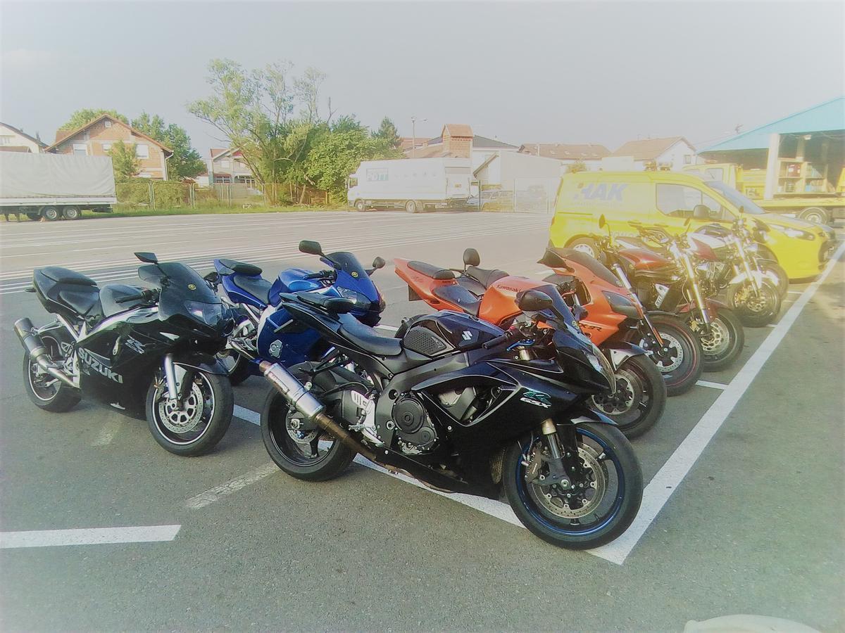 ホテル Moto Klub Brod エクステリア 写真