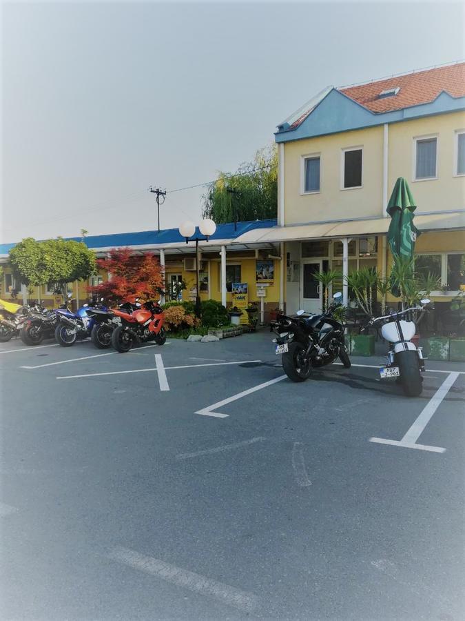 ホテル Moto Klub Brod エクステリア 写真