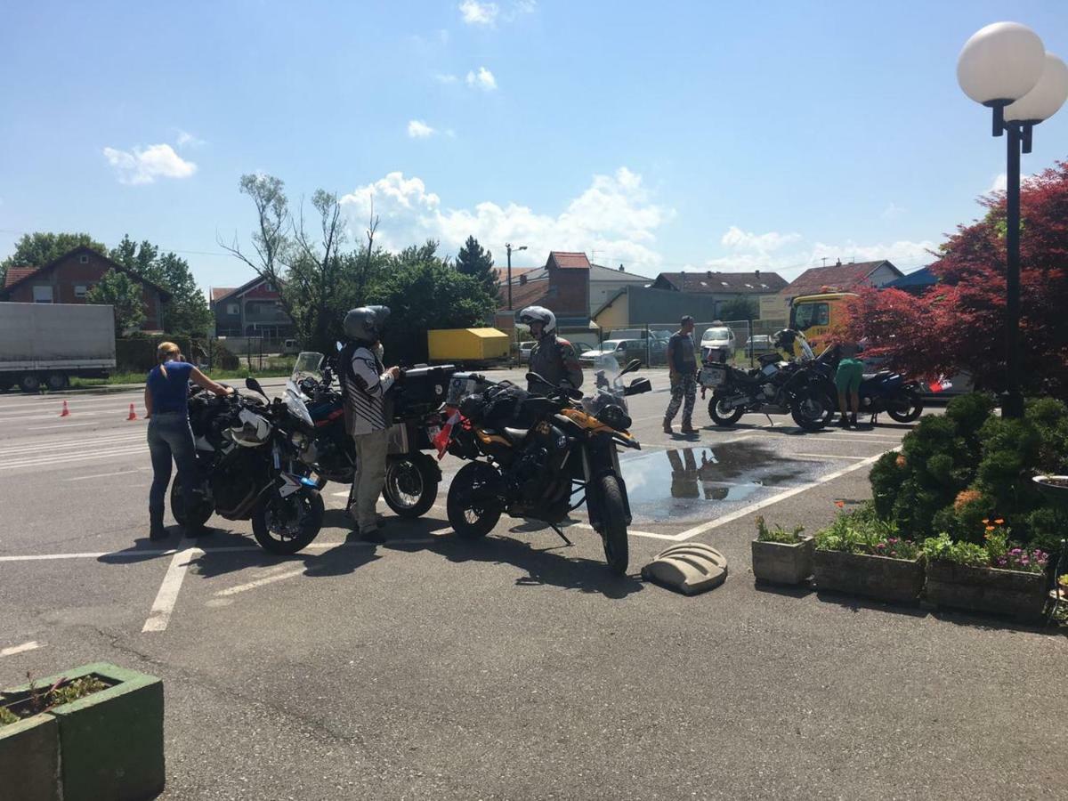 ホテル Moto Klub Brod エクステリア 写真
